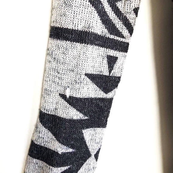 ✨3/$30✨ GOLDEN POPPY AZTEC HOODIE CARDIGAN - Picture 4 of 7